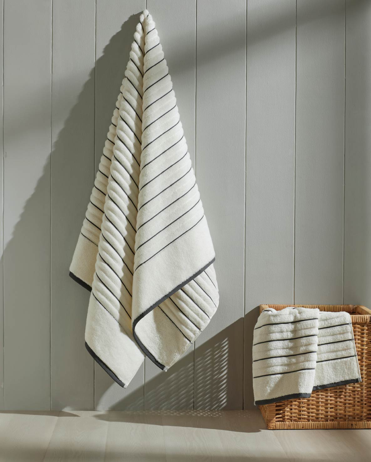 Exotica 100% Cotton Hand Towel, 575 GSM, Solid, Coral