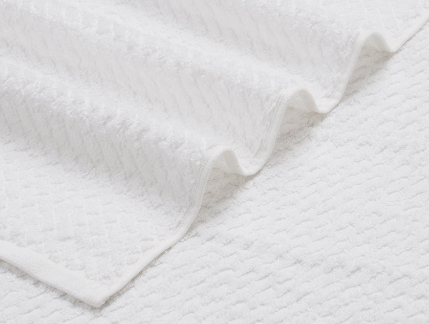 White 100% Cotton Bath Towel - Genesis By Spaces