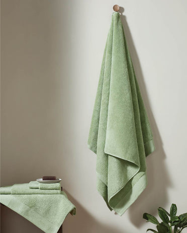 Eminence 100% Egyptian Cotton Hand Towel, 670 GSM, Solid, Light Green