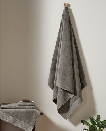 Eminence 100% Egyptian Cotton Face Towel, 670 GSM, Solid, Dark Grey