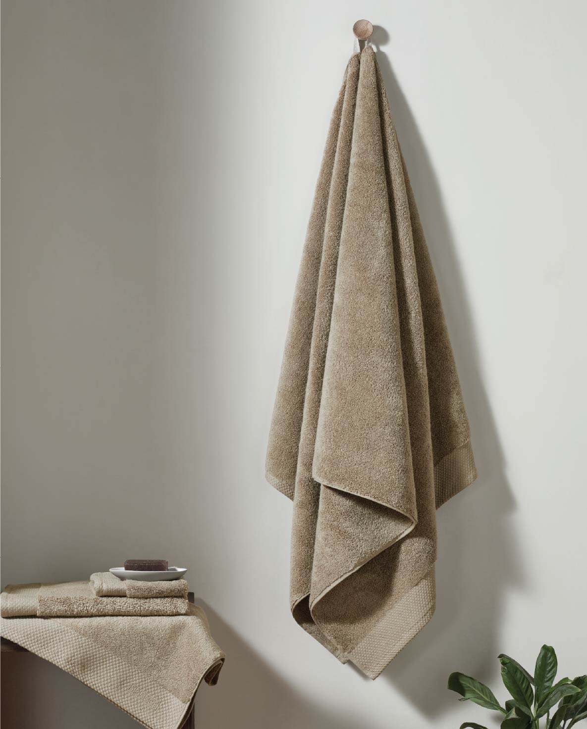 Eminence 100% Egyptian Cotton Face Towel, 670 GSM, Solid, Brown
