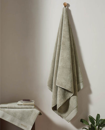 Eminence 100% Egyptian Cotton Face Towel, 670 GSM, Solid, Light Grey
