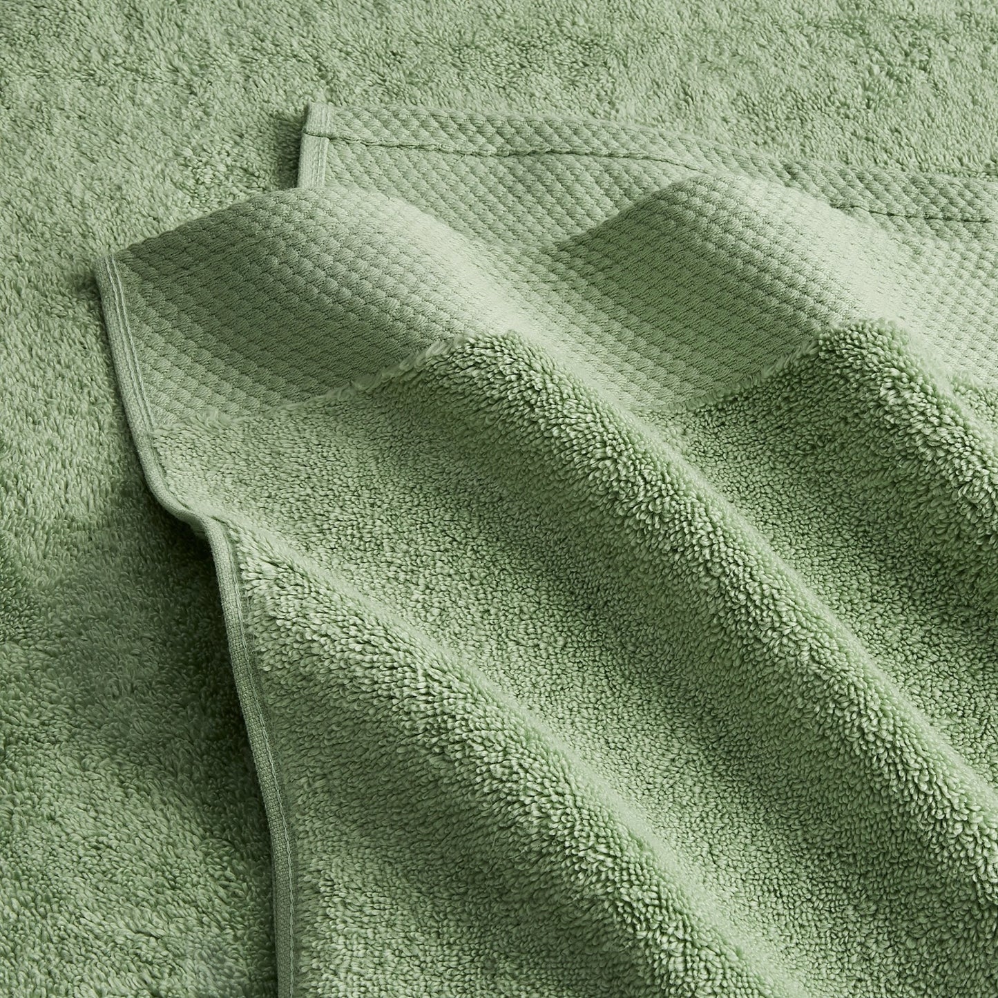 Eminence 100% Cotton Bath Towel, 670 GSM, Solid, Light Green