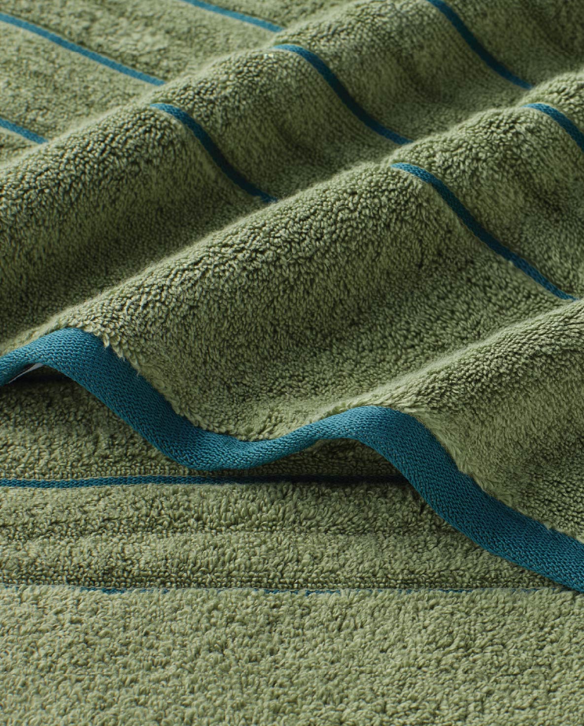 Spaces Exotica Dark Green Solid 100% Cotton 575 GSM Dobby Bath Towel – 75 X150 CM