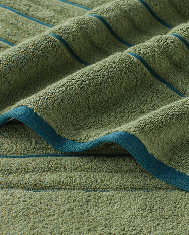 Spaces Exotica Dark Green Solid 100% Cotton 575 GSM Dobby Bath Towel – 75 X150 CM