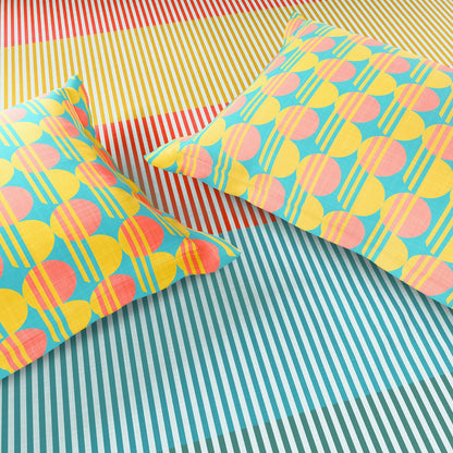 Spaces Neo Paradox 100% Cotton 152 TC Percale Geometric Large Bedsheet with 2 Pillow Covers, Coral