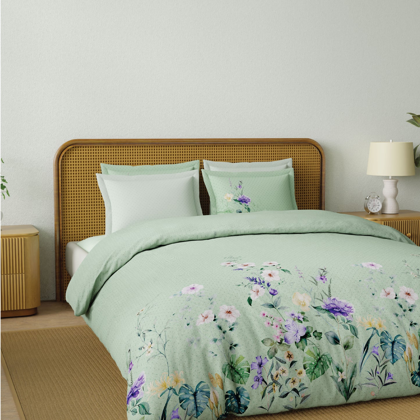 Spaces Riviera 100% Cotton 200 TC Percale Abstract Design Permium Large Bedsheet with 4 Pillow Covers, White