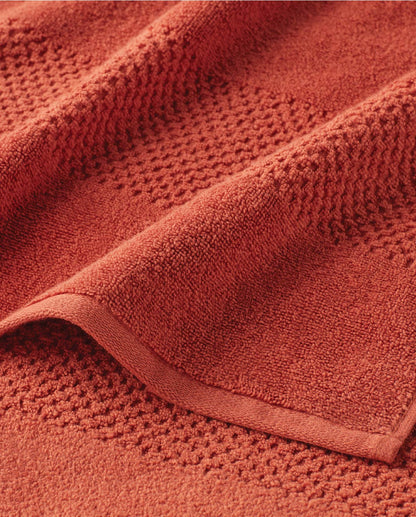 Spaces Swift Dry Red Solid 100% Cotton 450 GSM Dobby Bath Towel – 75 X150 CM