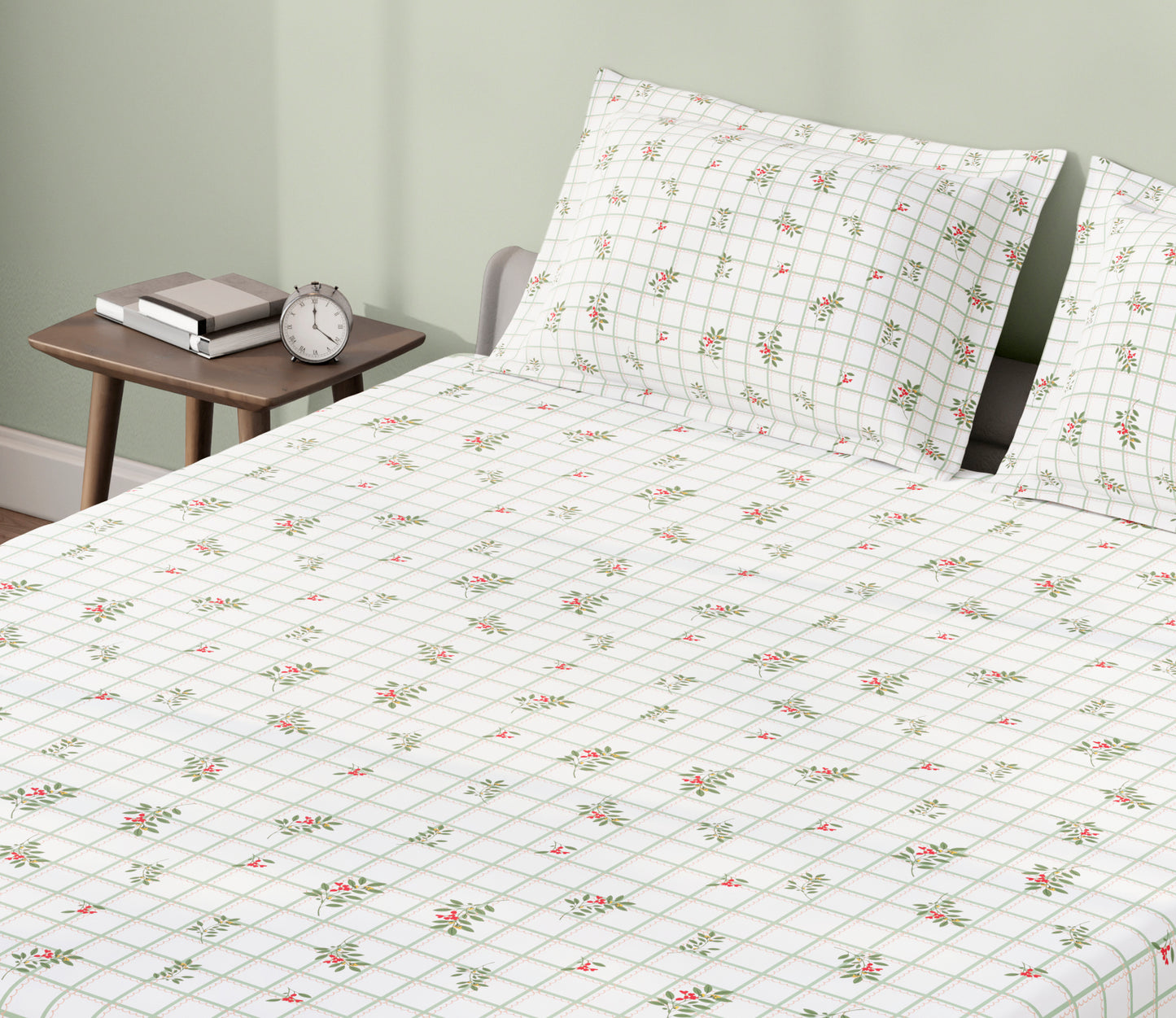 Spaces Aeris White Floral 100% Cotton 144 TC Queen Fitted Sheet