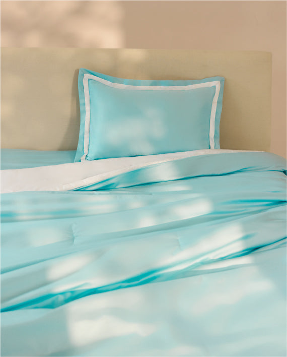 Spaces Hygro Cotton 400 TC Solid Light Green Double Bedsheet with 4 Pillow Covers – 108 x 108 Inches