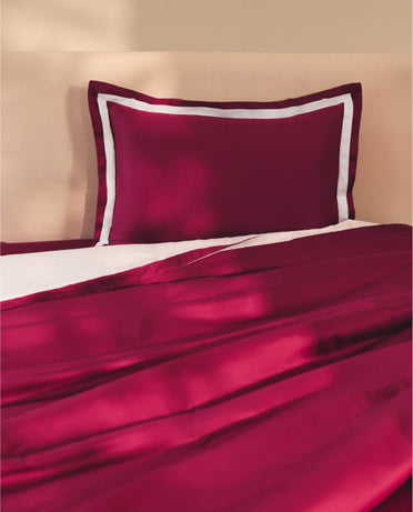 Spaces Hygro Cotton 400 TC Sateen Dark Violet Solid Double Quilt – 88 x 106 Inches
