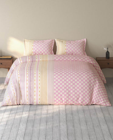 Spaces Rio Pink Ornate 100% Cotton Double Bedsheet with 2 Pillow Covers - 90 x 108 Inches