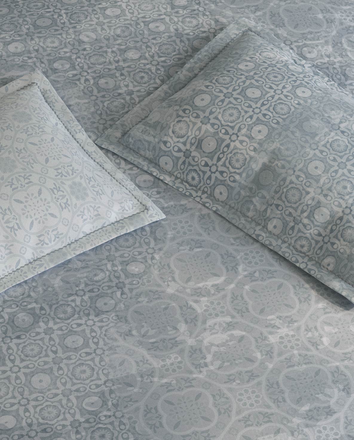 Spaces Nora White Egyptain Cotton 350 TC Ornate Premium Large Bedsheet with 4 Pillow Covers - 108 x 108 Inches