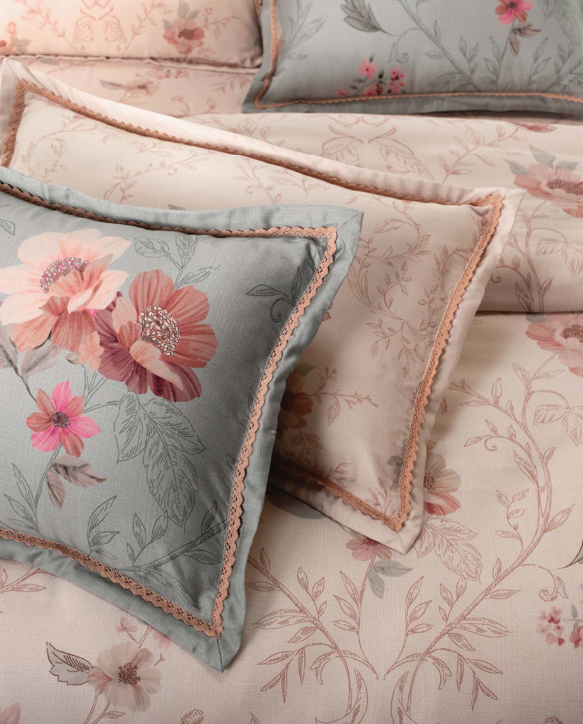 Spaces Nora Petal Pink Egyptain Cotton 350 TC Floral Premium Large Bedsheet with 4 Pillow Covers - 108 x 108 Inches